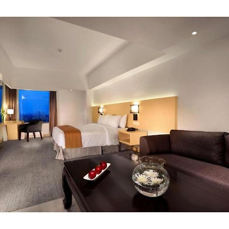 Golden City Hotel And Convention Center - Chse Certified Семаранг Экстерьер фото