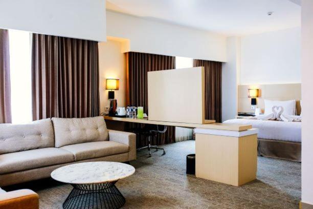 Golden City Hotel And Convention Center - Chse Certified Семаранг Экстерьер фото