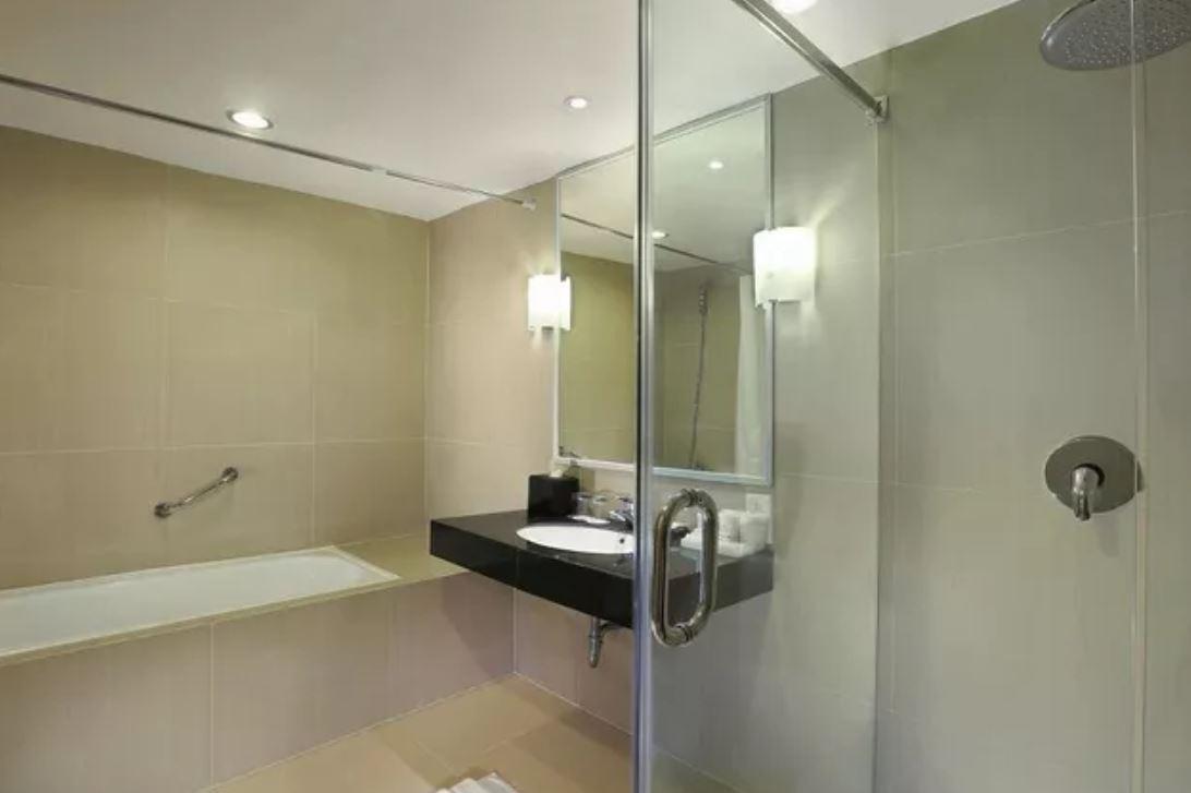 Golden City Hotel And Convention Center - Chse Certified Семаранг Экстерьер фото